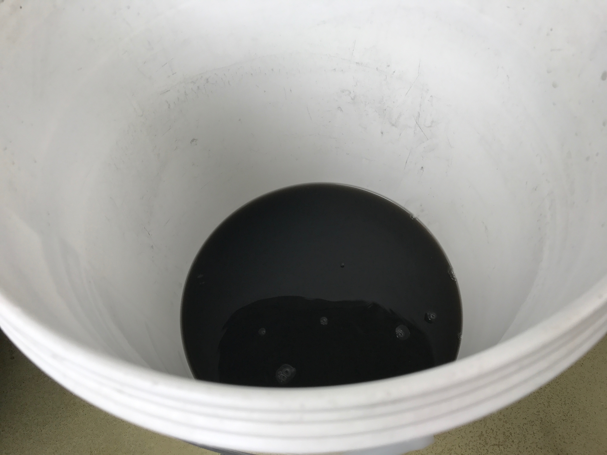 カーペット汚水